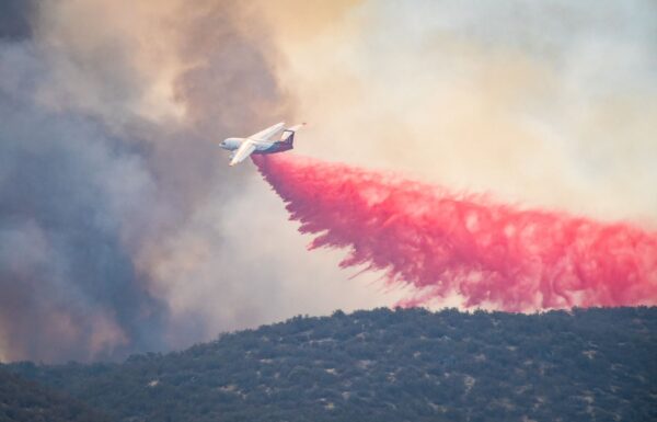 Đám cháy phía nam California thiêu rụi 36 công trình, hiện ngăn chặn được 53%