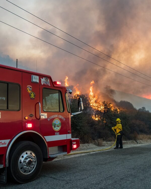 Đám cháy phía nam California thiêu rụi 36 công trình, hiện ngăn chặn được 53%