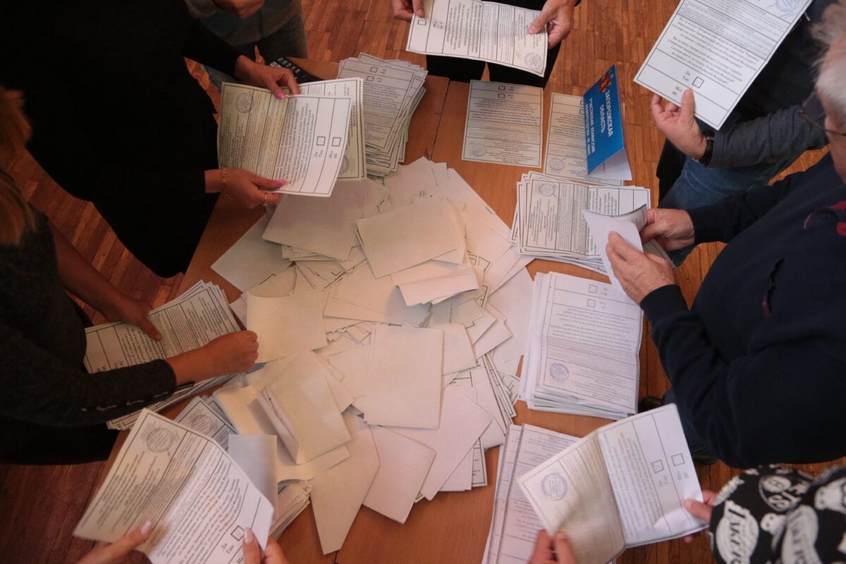 Các cuộc bỏ phiếu ở Ukraine kết thúc giữa sự chia rẽ chính sách ngày càng tăng ở Âu Châu