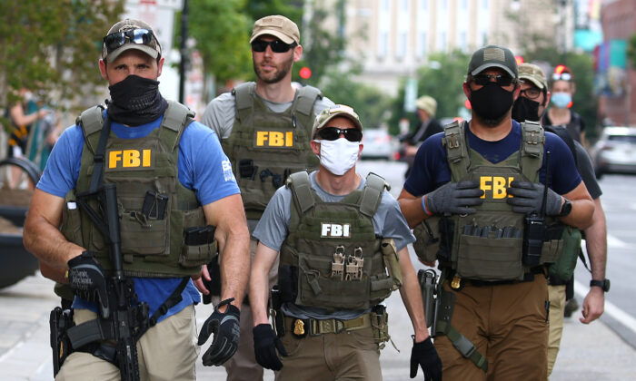 Người tố cáo FBI cho biết nhiều đặc vụ ‘không đồng ý’ với chỉ thị của Cục