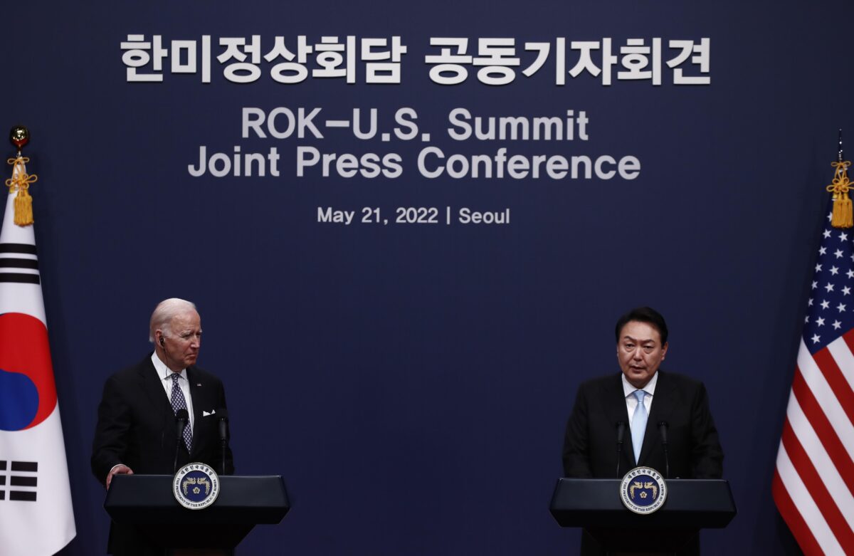 Quan chức quan trọng thứ ba của Bắc Kinh đến thăm Nam Hàn giữa lúc Trung Quốc và Hoa Kỳ cạnh tranh về chất bán dẫn