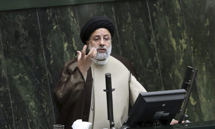 Tổng thống Iran không nên được chào đón ở Mỹ và cần phải bị truy tố vì ‘tội ác phản nhân loại’