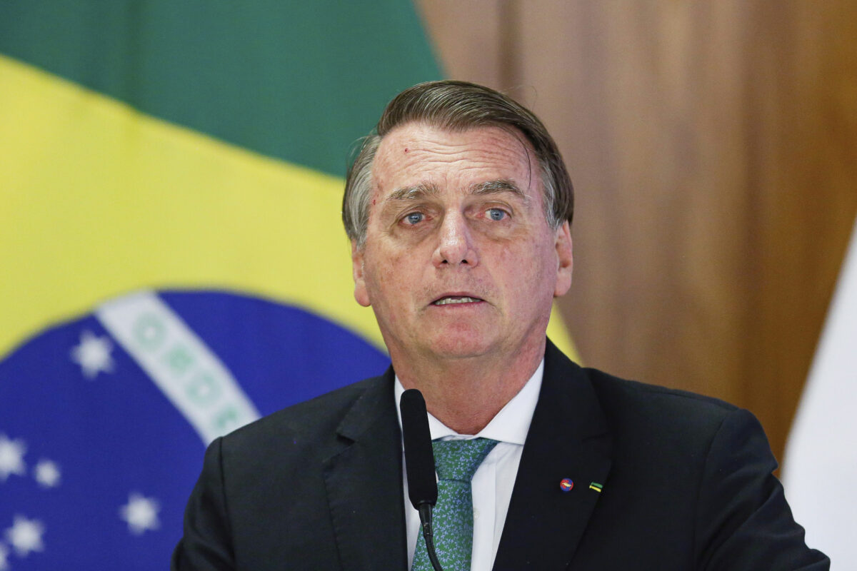 Tòa án Tối cao đe dọa nền dân chủ: Tổng thống Brazil bị chặn tài khoản truyền thông xã hội