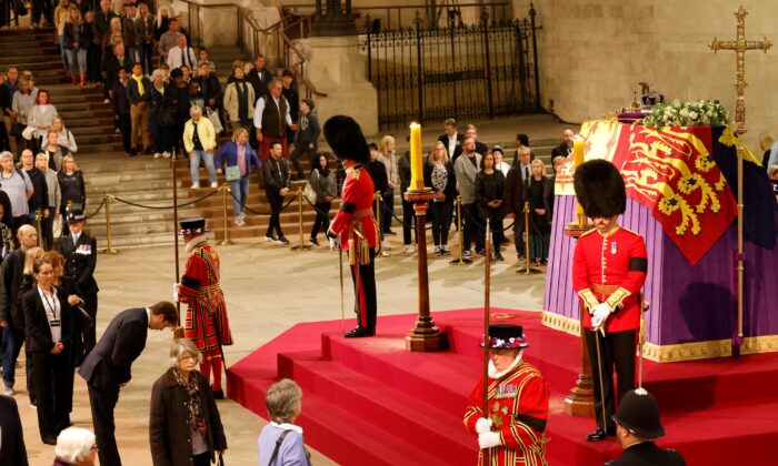 Phái đoàn Trung Quốc bị cấm vào viếng linh cữu Nữ hoàng trong Nghị viện Anh