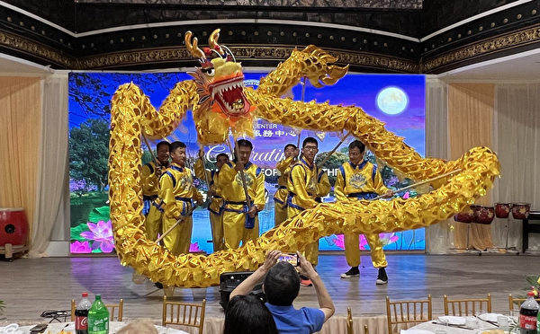 Các yếu nhân ở thành phố New York kỷ niệm 400 triệu người Trung Quốc thoái xuất ĐCSTQ tại tiệc Tết Trung Thu