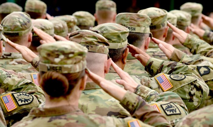 Cựu Bộ trưởng Quốc phòng cảnh báo: Quân đội Hoa Kỳ ‘đang gặp khó khăn’ trong việc chiêu binh