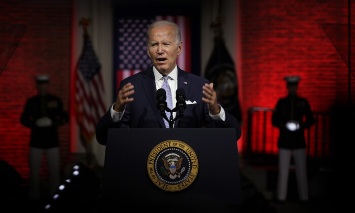 Tòa Bạch Ốc biện hộ cho sự hiện diện của Thủy quân lục chiến khi TT Biden có bài diễn văn chống MAGA