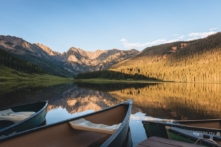 Du lịch dã ngoại bằng thuyền mang đến những cảm giác mới lạ để khám phá thiên nhiên