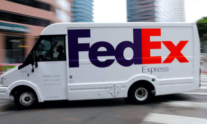 Giám đốc điều hành FedEx dự đoán ‘suy thoái toàn cầu’