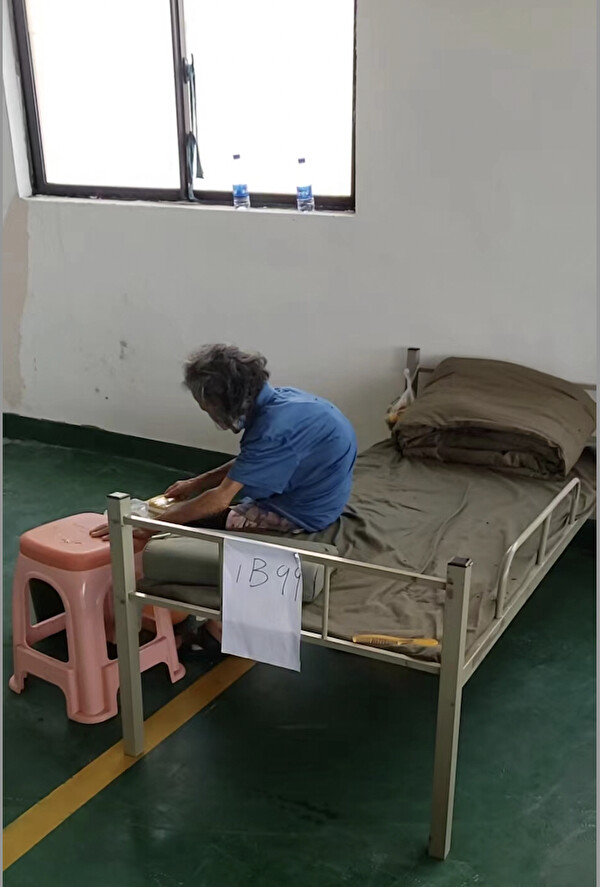 Trung Quốc: Bệnh viện dã chiến ở thành phố Quý Khê giống ‘trại tập trung’