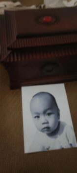 Một em bé mới biết đi tử vong trong đợt phong tỏa nghiêm ngặt ở Tân Cương