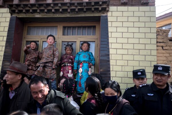 Trung Quốc: Trẻ em Tây Tạng là mục tiêu của chiến dịch thu thập DNA hàng loạt