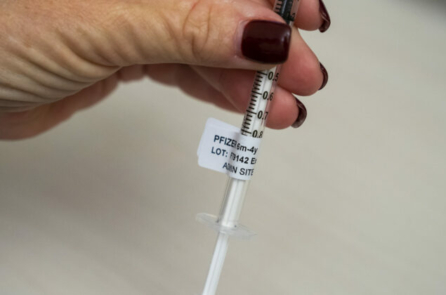 Hơn 1,000 báo cáo về tác dụng phụ sau khi chích vaccine COVID-19 ở trẻ từ 5 tuổi trở xuống