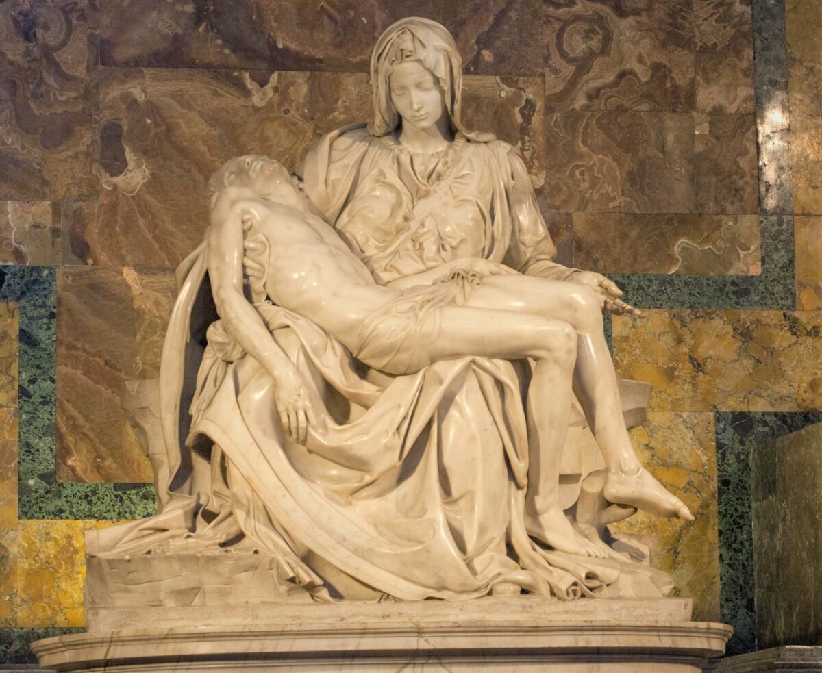 Tác phẩm điêu khắc Pietà của Michelangelo: Những hình ảnh của hy vọng 