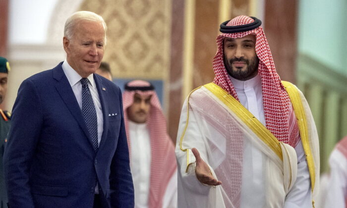 Chính phủ TT Biden yêu cầu Ả Rập Xê Út hoãn cắt giảm dầu cho đến 1 tháng sau các cuộc bầu cử giữa nhiệm kỳ