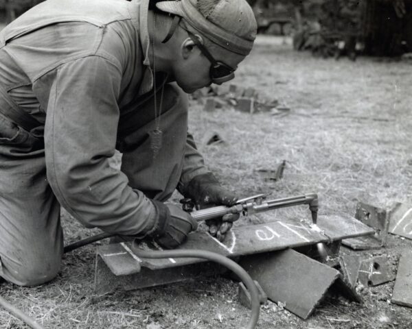 Những người lính Mỹ đã sáng tạo ra những chiếc cày để đánh bại quân đội Đức trong Cuộc Đổ Bộ Normandy như thế nào?
