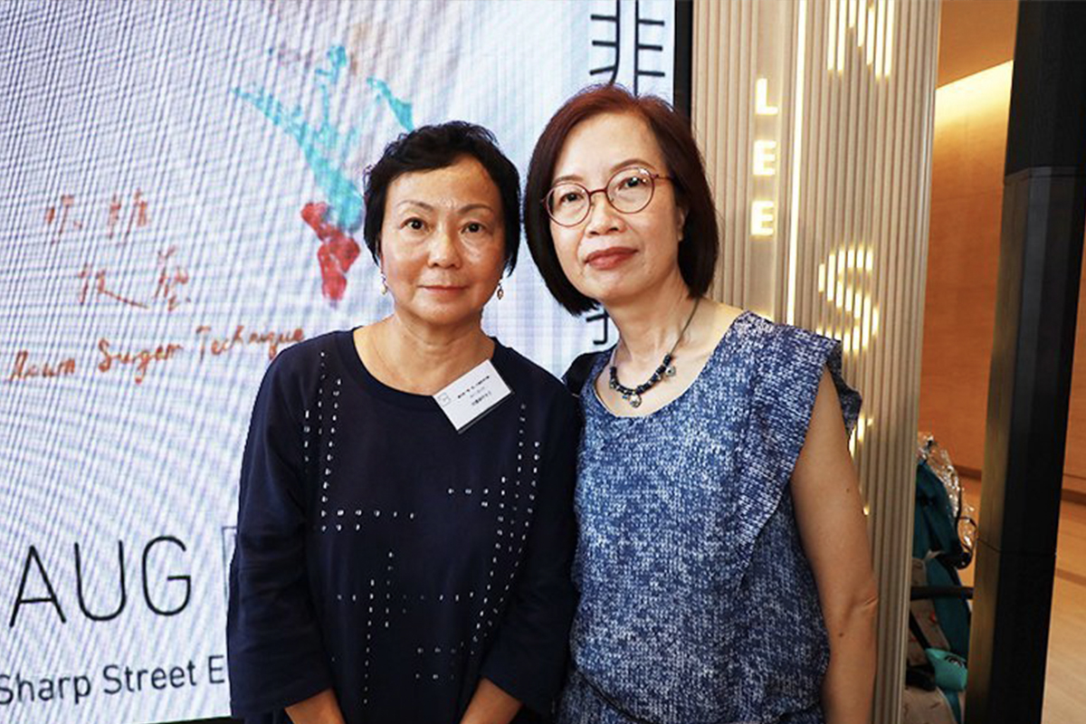 Những bức tranh gốm sứ đạt Huy Chương Vàng của một nghệ sĩ Hồng Kông