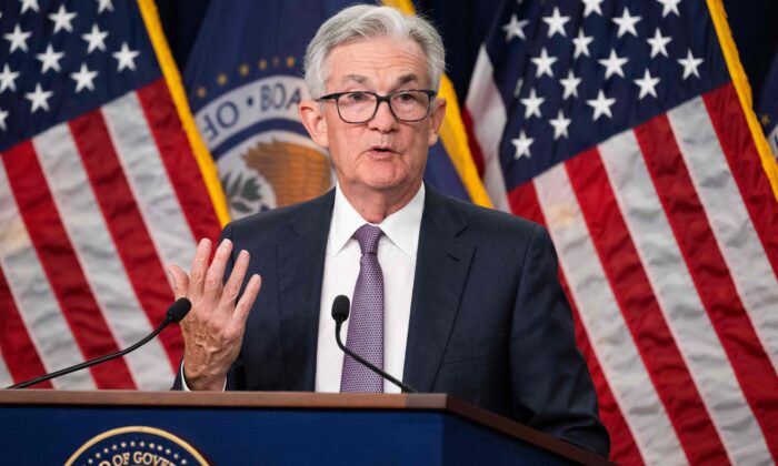 Khảo sát của Bloomberg: Fed sẽ tăng lãi suất mạnh mẽ lên 5%, châm ngòi cho một cuộc suy thoái