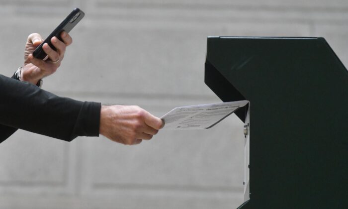 Gần 10 triệu cử tri đã bỏ phiếu sớm trong cuộc bầu cử giữa nhiệm kỳ năm 2022