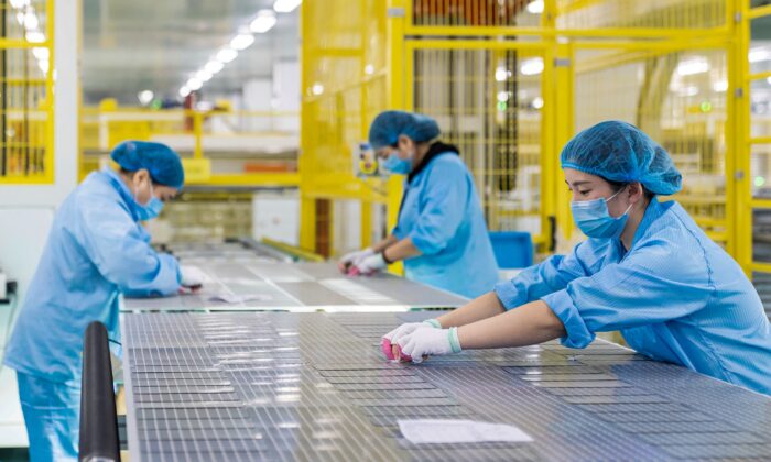 Trung Quốc: Chỉ số dịch vụ PMI sụt giảm khi chính quyền lại áp đặt các đợt phong tỏa hà khắc