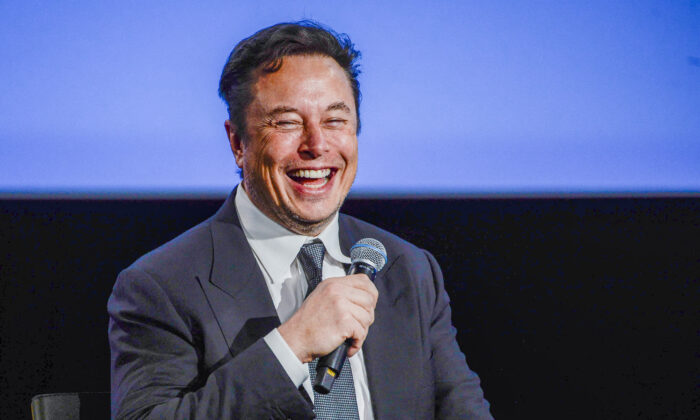Tỷ phú Elon Musk đã mua Twitter, sa thải các giám đốc hàng đầu