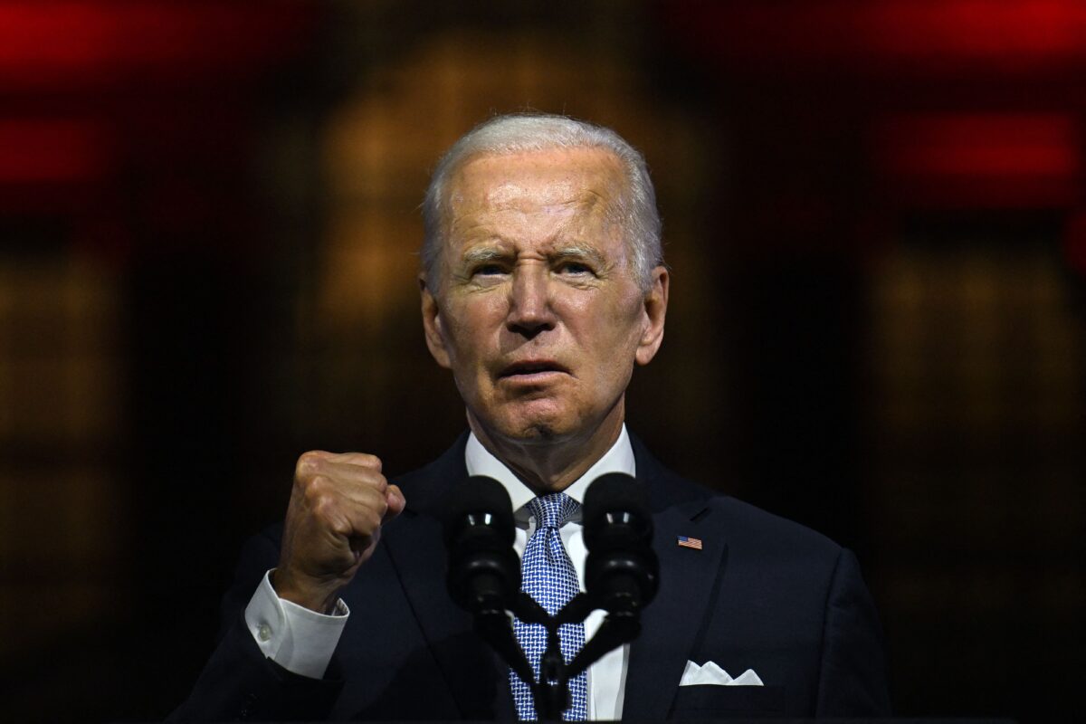 Các chiến dịch đánh giá tác động của TT Biden và cựu TT Trump