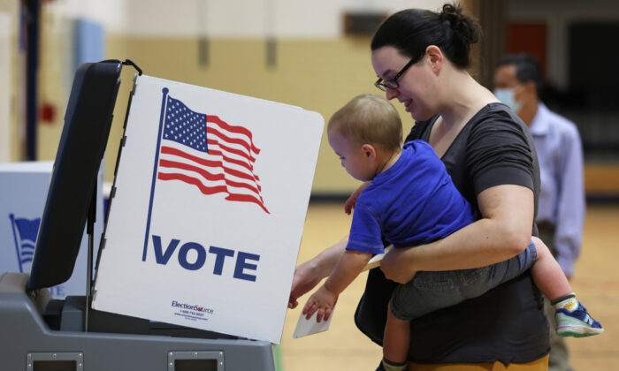Thăm dò ý kiến: Hơn 50% người Mỹ lo sợ các cuộc bầu cử giữa kỳ có thể dẫn đến chính phủ bị chia rẽ, đình trệ