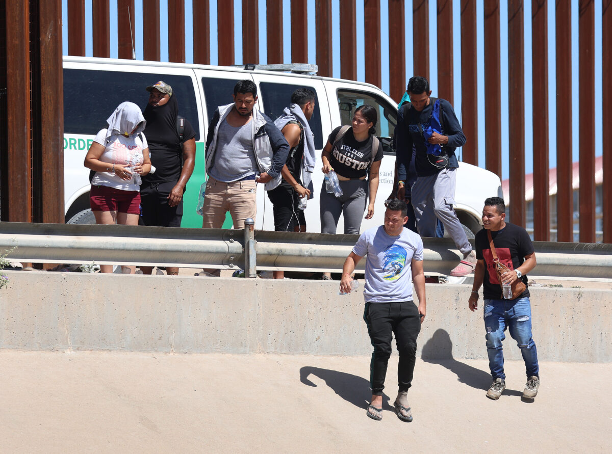 Thị trưởng El Paso cho biết Tòa Bạch Ốc yêu cầu ông không tuyên bố thảm họa về tình trạng nhập cư