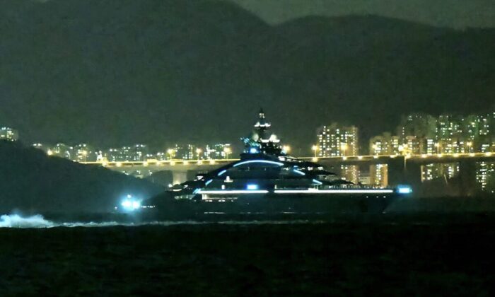 Mỹ cảnh báo siêu du thuyền của nhà tài phiệt Nga bị trừng phạt đang trú ẩn ở Hồng Kông