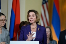 Hàng ngàn quan chức liên bang đầu tư vào cổ phiếu của các công ty do cơ quan của họ quản lý