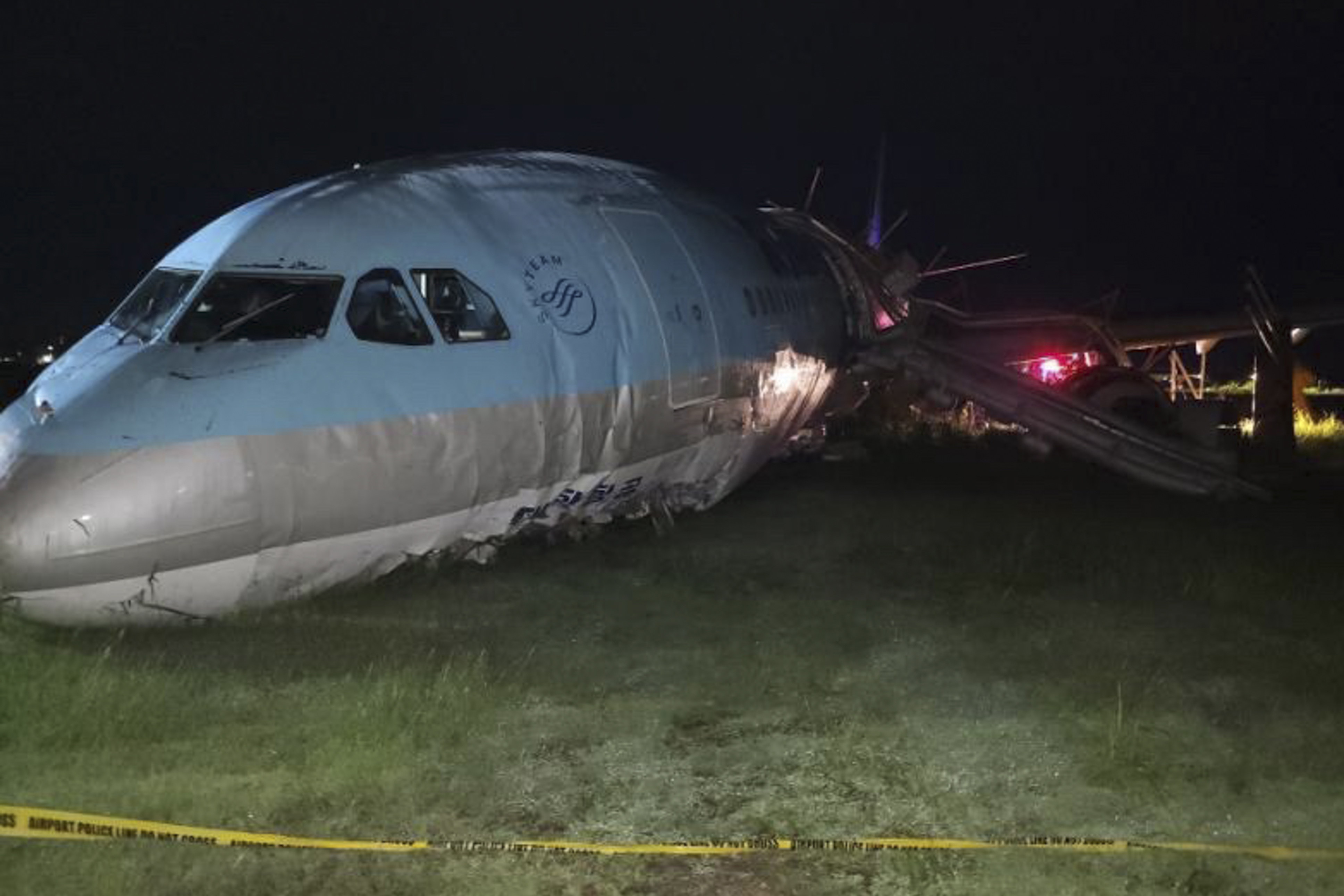 Phi cơ của hãng hàng không Korean Air trượt khỏi đường băng tại phi trường Philippine, 173 người vẫn an toàn