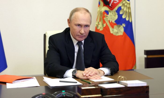 TT Nga Putin tuyên bố thiết quân luật ở các khu vực của Ukraine do Nga kiểm soát