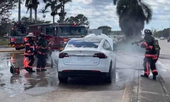 Florida: Cảnh sát trưởng sở cứu hỏa cảnh báo về ‘hàng loạt’ xe điện bị ngập nước bốc cháy sau Bão Ian