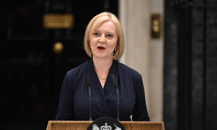 Các nhóm nhân quyền ở Anh thúc giục bà Liz Truss trừng phạt các quan chức và công khai chống lại ĐCSTQ