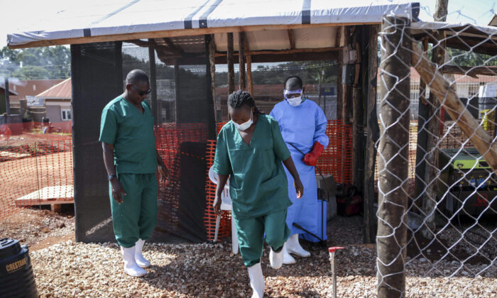 Hoa Kỳ bắt đầu sàng lọc Ebola đối với hành khách đến từ Uganda