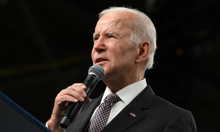 Tổng thống Biden ân xá những người bị kết tội tàng trữ cần sa