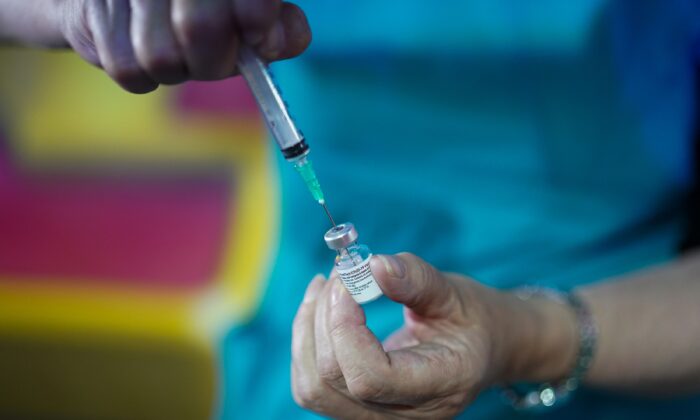 Thêm một nghiên cứu phát hiện hiệu quả của vaccine COVID-19 chuyển sang âm tính sau vài tháng