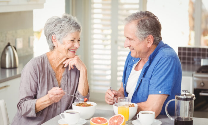 Thói quen thường nhật giúp người cao niên minh mẫn và hạnh phúc hơn