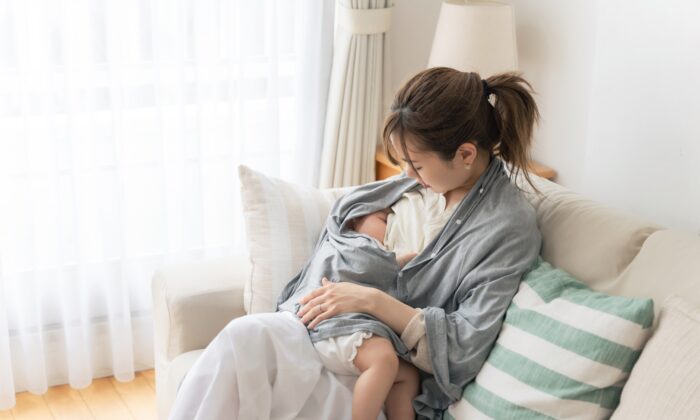 Nuôi con bằng sữa mẹ có thể bảo vệ sức khỏe tim mạch của mẹ và bé trong thời gian dài