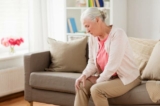 Cuộc thăm dò ý kiến: Đa số người Mỹ trên 50 tuổi bị đau khớp 