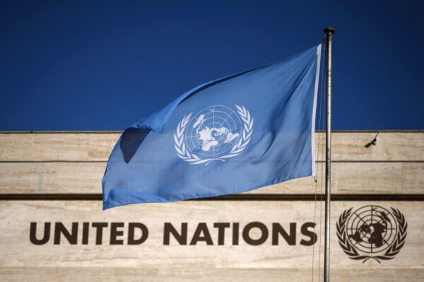 Hình ảnh những lá cờ trước trụ sở Liên Hiệp Quốc ở Geneva, Thụy Sĩ. (Ảnh: Fabrice Coffrini/AFP)
