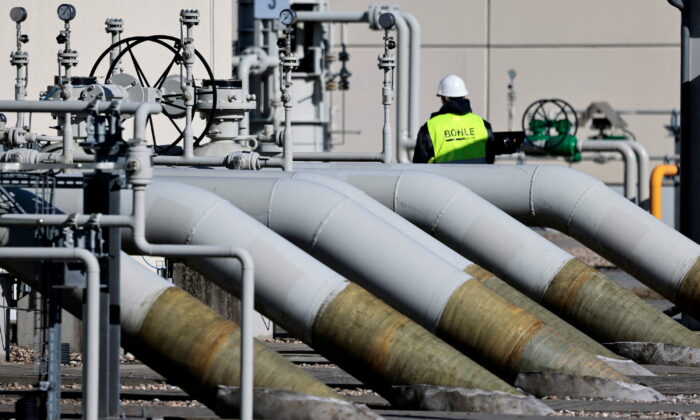 Các đường ống tại các cơ sở tiếp đất của đường ống dẫn khí đốt Nord Stream 1 được chụp ở Lubmin, Đức, hôm 08/03/2022. (Ảnh: Hannibal Hanschke/Reuters)