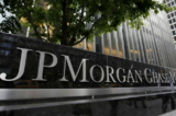 Bên ngoài trụ sở công ty JP Morgan Chase & Co. ở New York vào ngày 20/05/2015. (Ảnh: Mike Segar/Reuters)