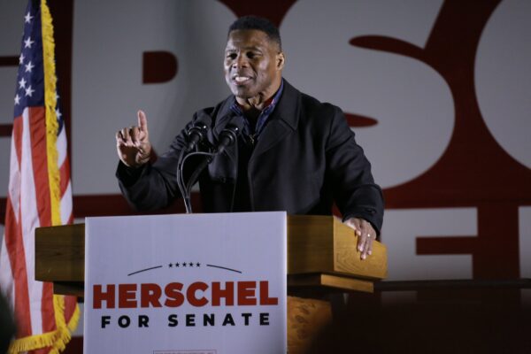 Ông Herschel Walker nói tại một cuộc tập hợp ở Gainesville, Georgia hôm 17/11/2022 trước cuộc bầu cử bổ sung vào Thượng viện. (Ảnh: Đăng dưới sự cho phép của Justin Kase Photography)