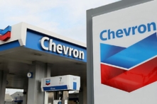 Logo Chevron tại một trạm xăng của Chevron ở Alameda, California (Ảnh: Justin Sullivan/Getty)