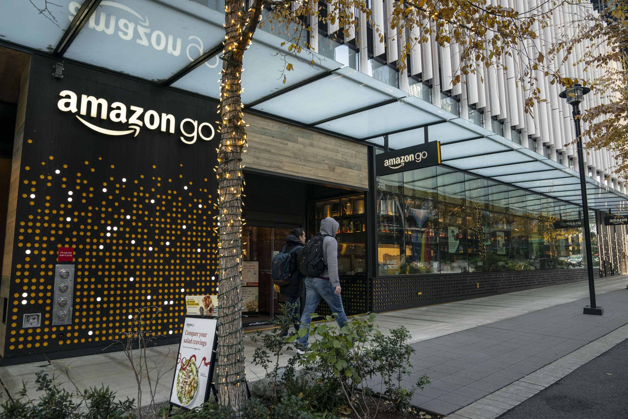 Một cửa hàng bán lẻ Amazon Go được nhìn thấy tại trụ sở của Amazon.com Inc. ở Seattle hôm 14/11/2022. (Ảnh: David Ryder/Getty Images)