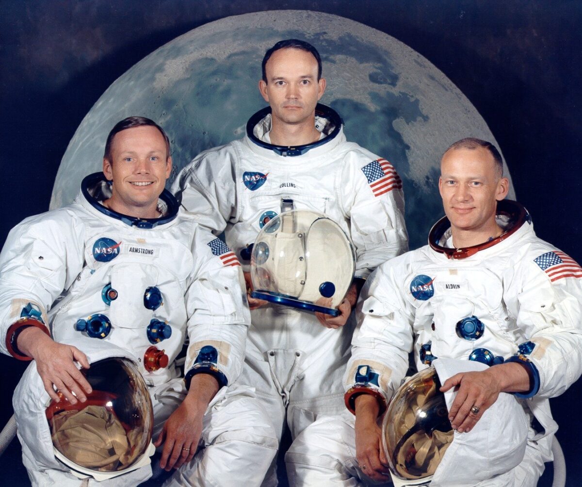 Tập đoàn Grumman Engineering đưa phi thuyền không gian Apollo lên Mặt Trăng và quay trở về Trái Đất