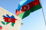 Một lá cờ Azerbaijan được nhìn thấy ở làng Zangilan, Azerbaijan, vào ngày 05/01/2021. (Ảnh: Tofik Babayev/AFP qua Getty Images)