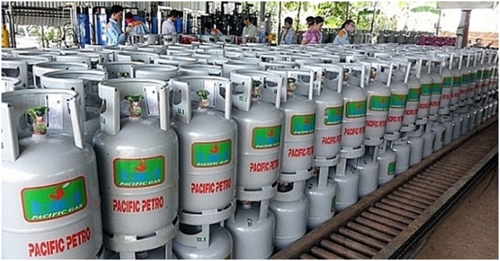 Việt Nam: Giá gas bất ngờ tăng mạnh; tình trạng khan hiếm xăng tiếp diễn tại Hà Nội, Sài Gòn