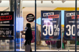 Các nhà bán lẻ, người tiêu dùng Hoa Kỳ chuẩn bị cho mùa mua sắm bất thường trong kỳ nghỉ lễ